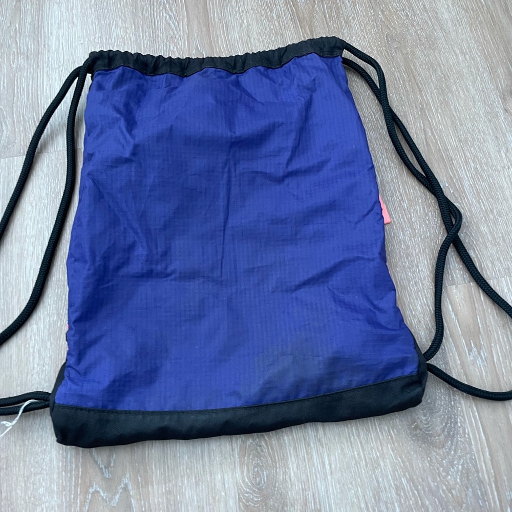 Adidas drawstring bag - Picture 4 of 5